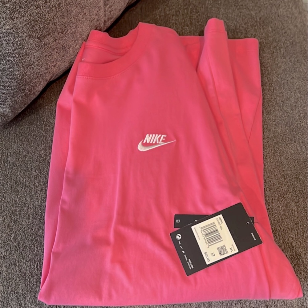 Pink Nike tee XXL